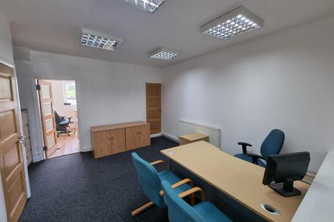 Office to rent - Woodford Avenue, Ilford IG2