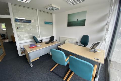 Office to rent - Woodford Avenue, Ilford IG2