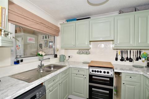 26 Weavers Way, Ashford, TN23 5DY