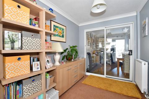 26 Weavers Way, Ashford, TN23 5DY