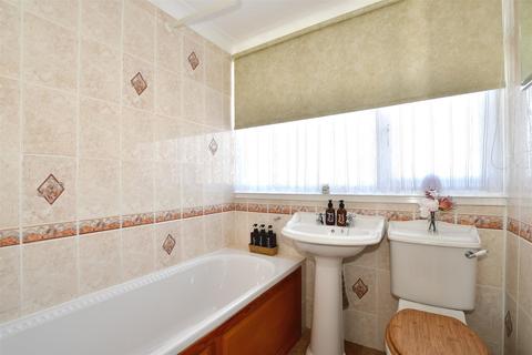 26 Weavers Way, Ashford, TN23 5DY