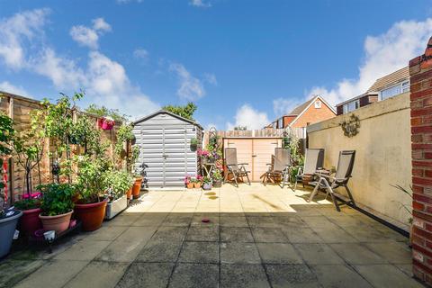 26 Weavers Way, Ashford, TN23 5DY