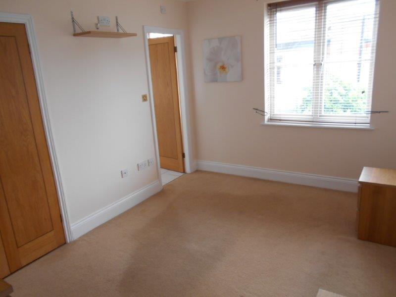 Caversham Place, Sutton Coldfield, B73 2 bed flat £950 pcm (£219 pw)