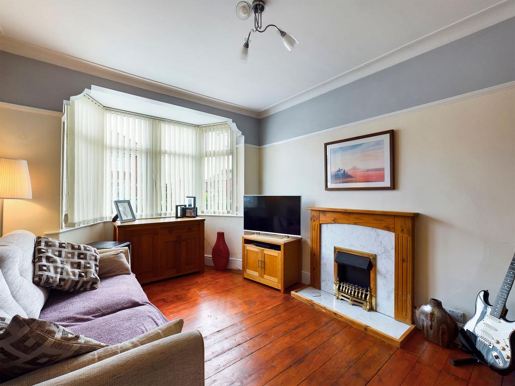 Lindale Gardens, Blackpool, FY4 3 bed end of terrace house £150,000