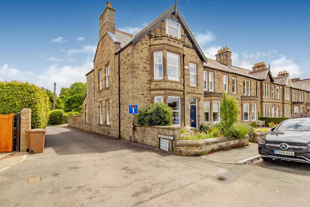 Station Road, Corbridge NE45 5 bed end of terrace house £450,000
