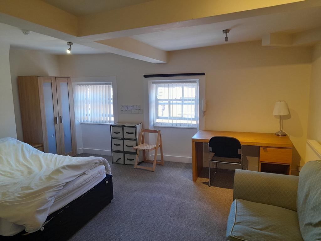 13 - 15 Barstow Square, Room 3