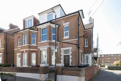 2 bedroom flat to rent, EGERTON ROAD, BEXHILL-ON-SEA, TN39