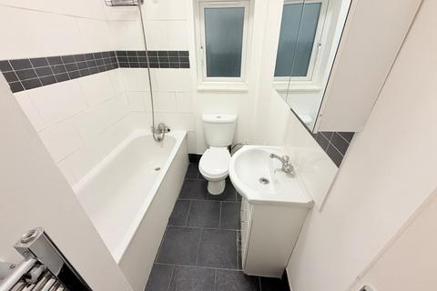 undefined, Mayes Road, Wood Green
