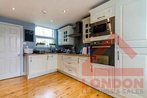 3 bedroom flat to rent - 8 St. Mary's Road, SE25