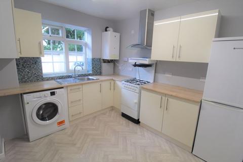 2 bedroom apartment to rent - Flat 2, Larkfield 67 Leylands Lane, Bradford, BD9 5QT