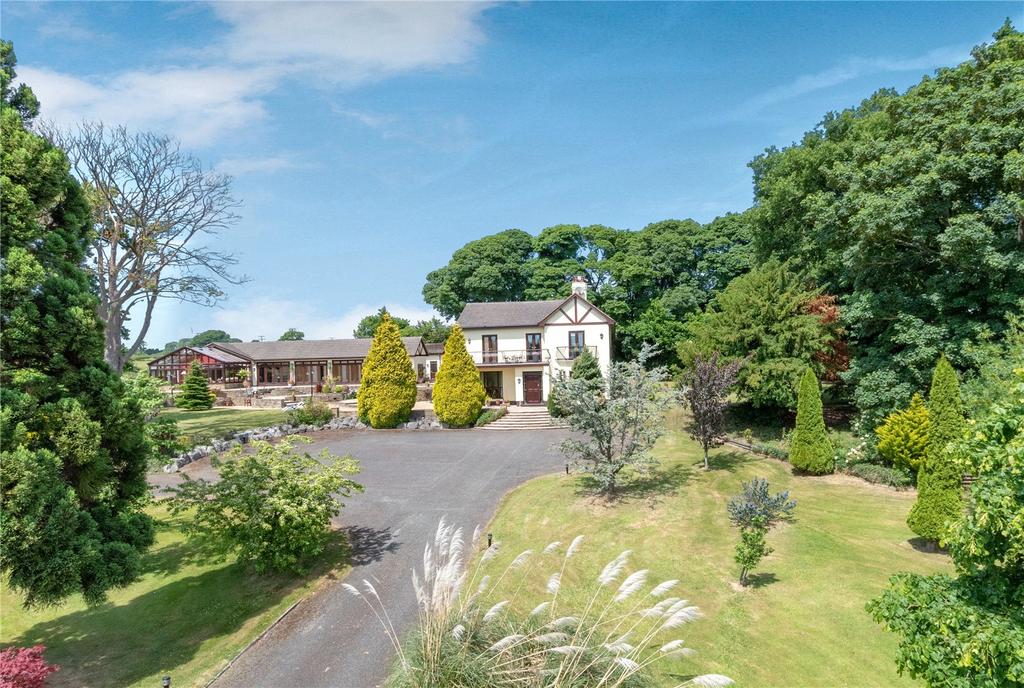 New Brighton, Mold, Flintshire, CH7 6 bed detached house for sale £