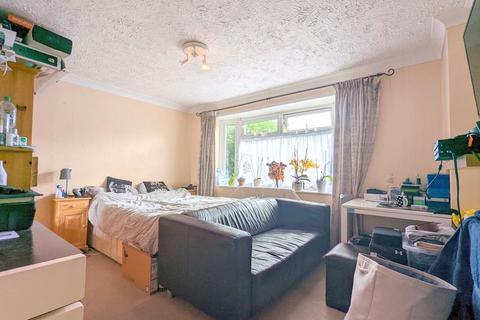 3 bedroom semi-detached house for sale - Page Road, TW14