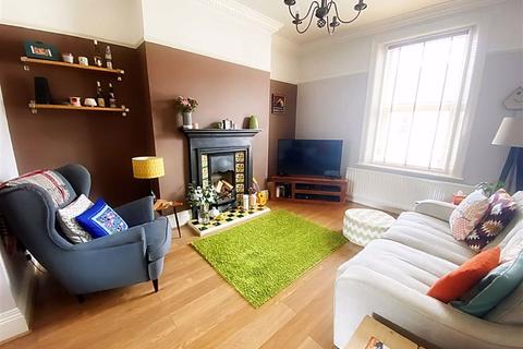 3 bedroom apartment for sale - Laburnum Avenue, Wallsend, Tyne And Wear, NE28