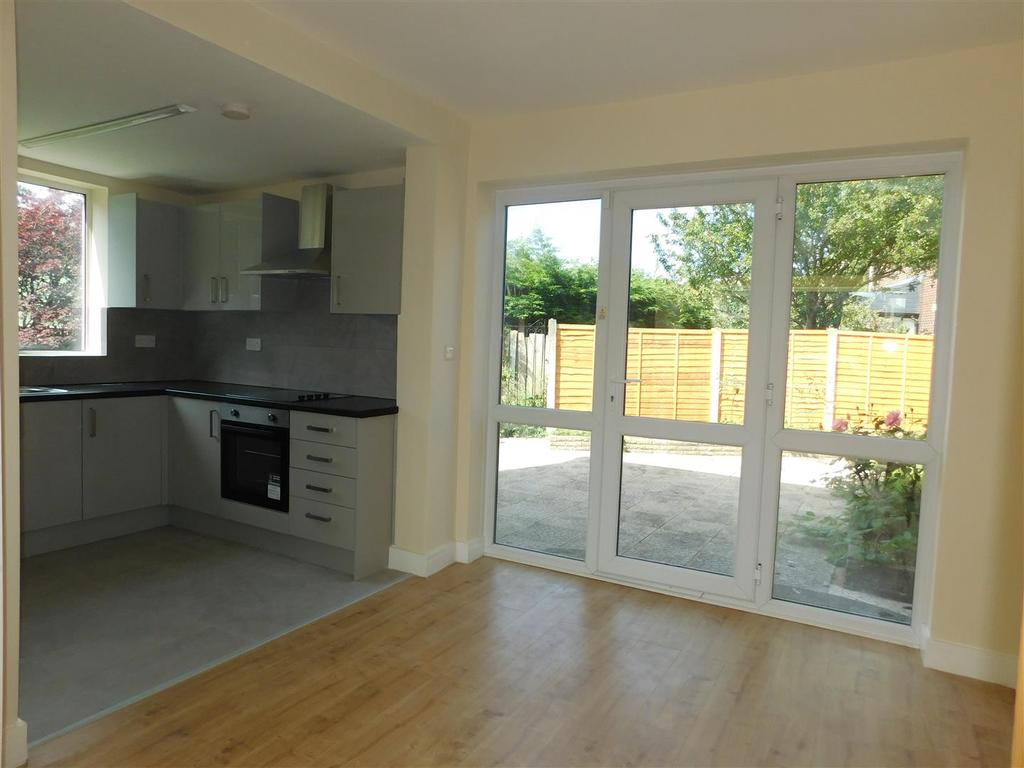 Stoneleigh Drive, Radcliffe, Manchester 3 bed semidetached house £