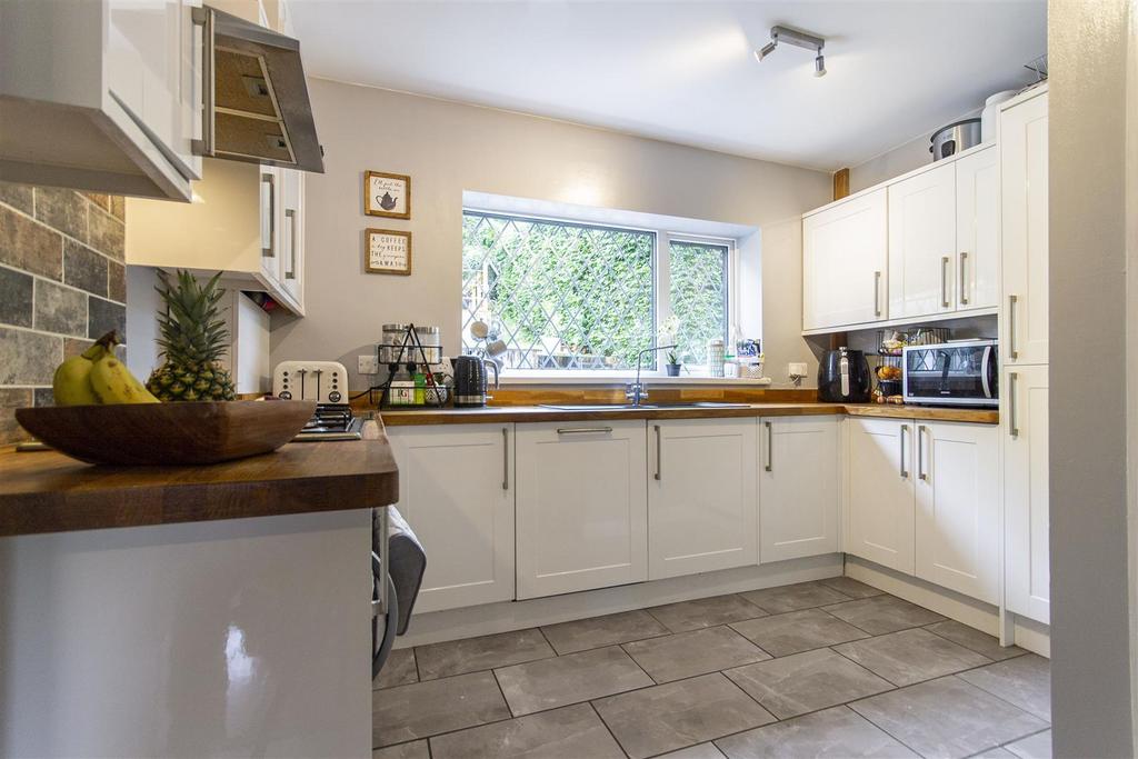 Merrick Close, Brockwell, Chesterfield 3 bed semidetached house for