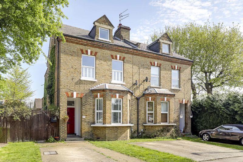 Gordon Hill, Enfield 3 bed flat £460,000