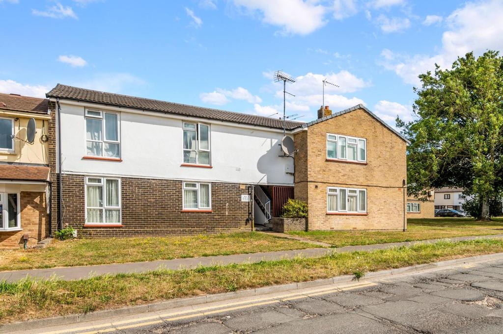 Chetwode Road, Tadworth 2 bed flat £260,000