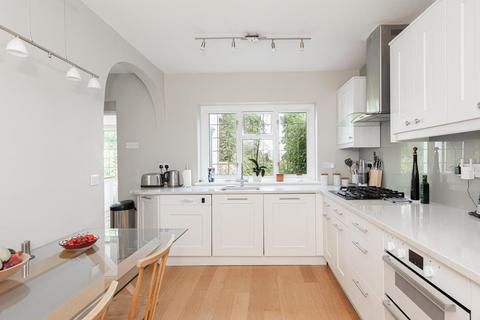 Romany Cottage Tattenham Crescent, Epsom, KT18 5NU