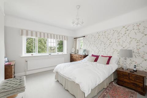 Romany Cottage Tattenham Crescent, Epsom, KT18 5NU