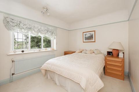 Romany Cottage Tattenham Crescent, Epsom, KT18 5NU