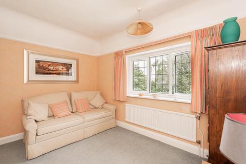 Romany Cottage Tattenham Crescent, Epsom, KT18 5NU