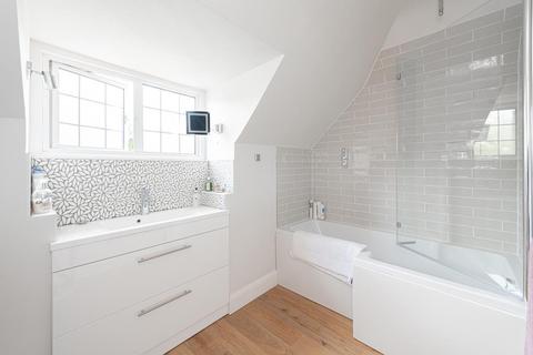 Romany Cottage Tattenham Crescent, Epsom, KT18 5NU