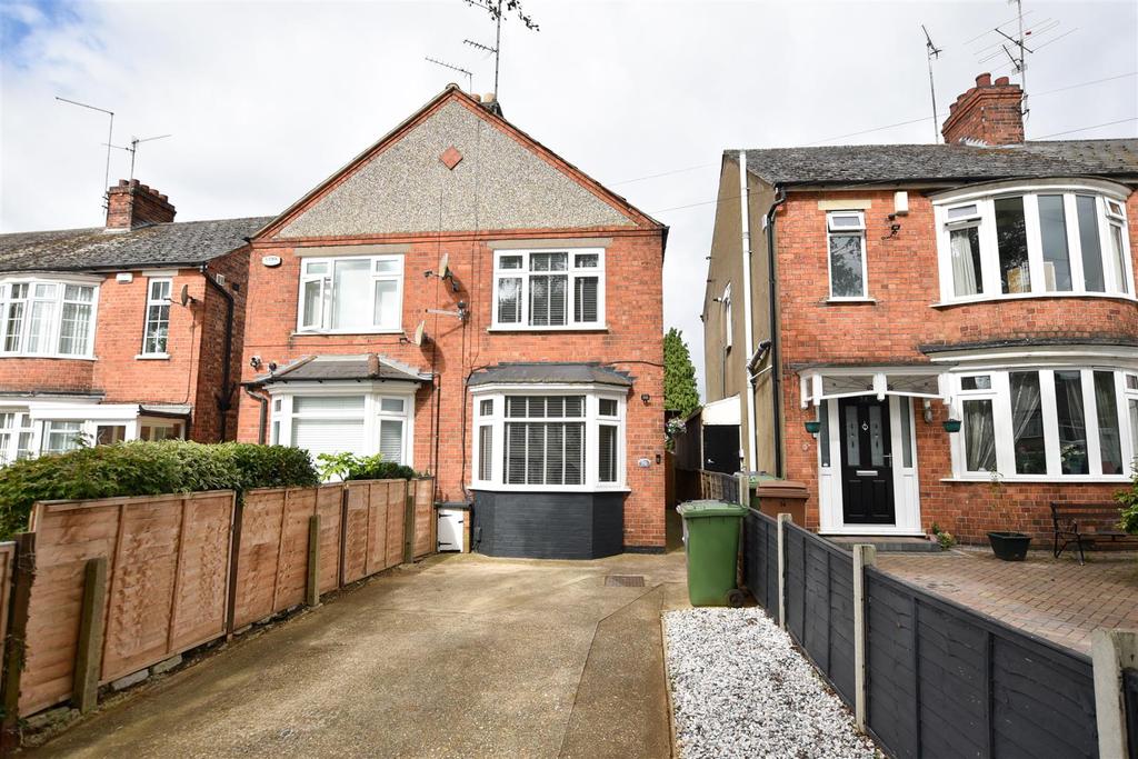 Eastfield Road, Wellingborough 3 bed semidetached house £260,000