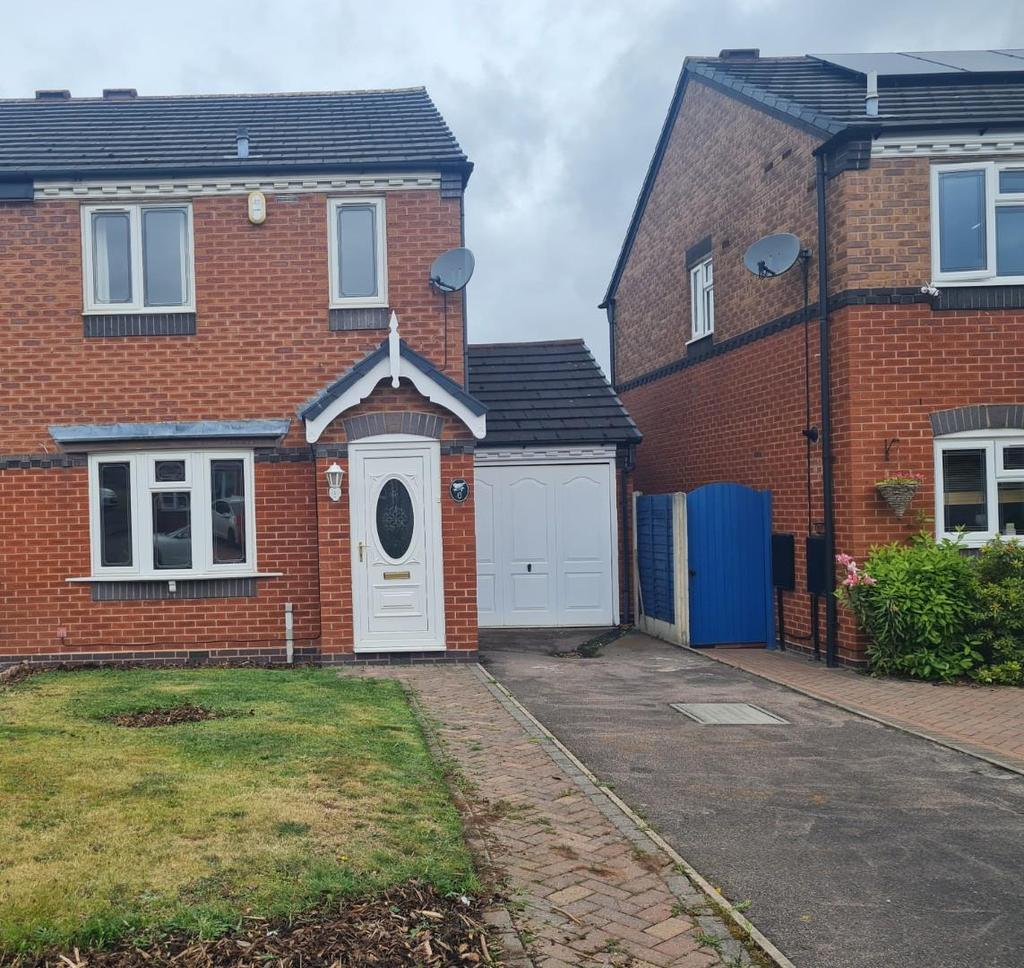 Mill Crescent, Cannock 3 bed house £925 pcm (£213 pw)