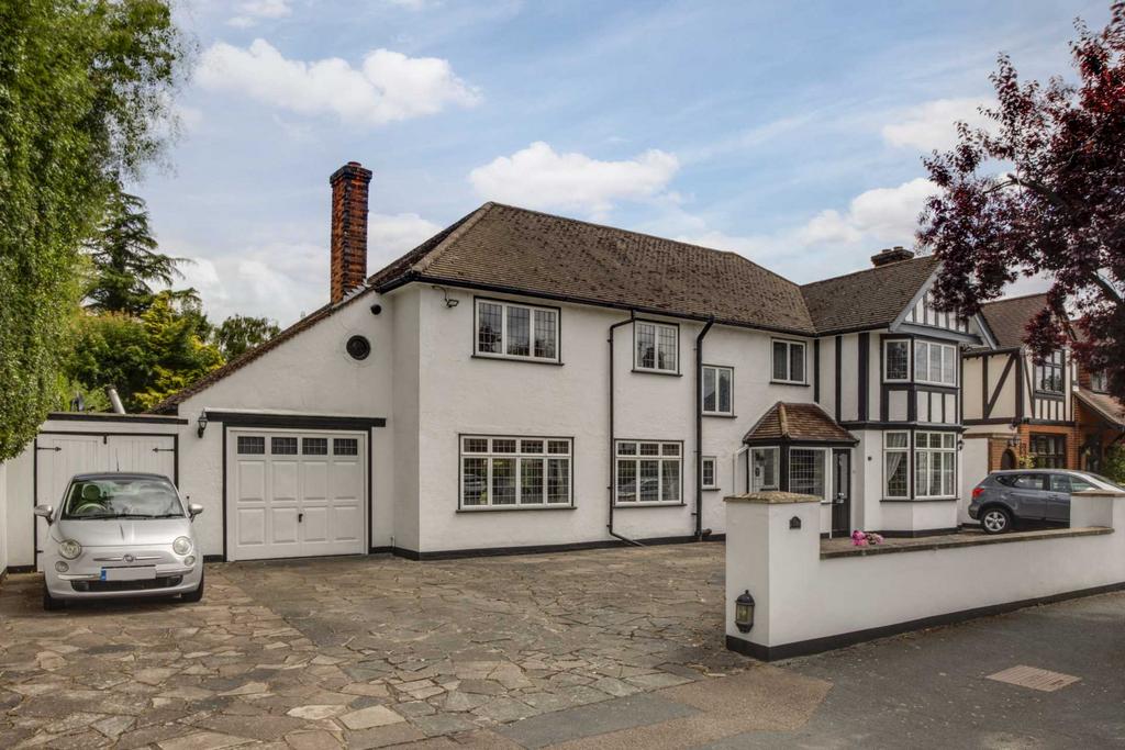 Woodlands Road, Bushey 4 bed detached house for sale £1,495,000