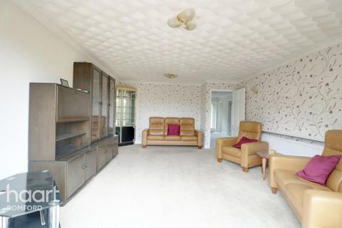 8 Lower Bedfords Road, Romford, RM1 4LY