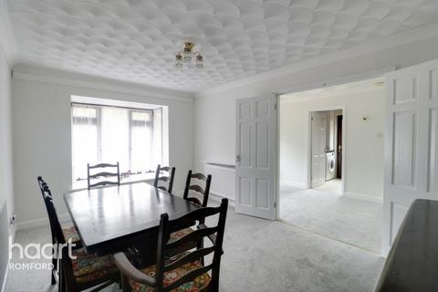 8 Lower Bedfords Road, Romford, RM1 4LY