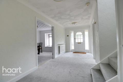 8 Lower Bedfords Road, Romford, RM1 4LY