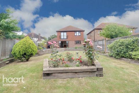 8 Lower Bedfords Road, Romford, RM1 4LY