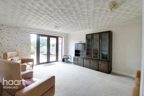 8 Lower Bedfords Road, Romford, RM1 4LY