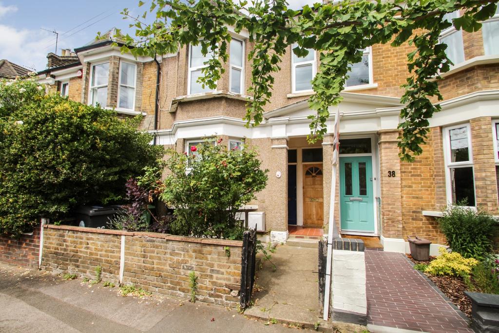 Leybourne Road, Leytonstone, London, E11 3BT 3 bed flat £1,600 pcm (£