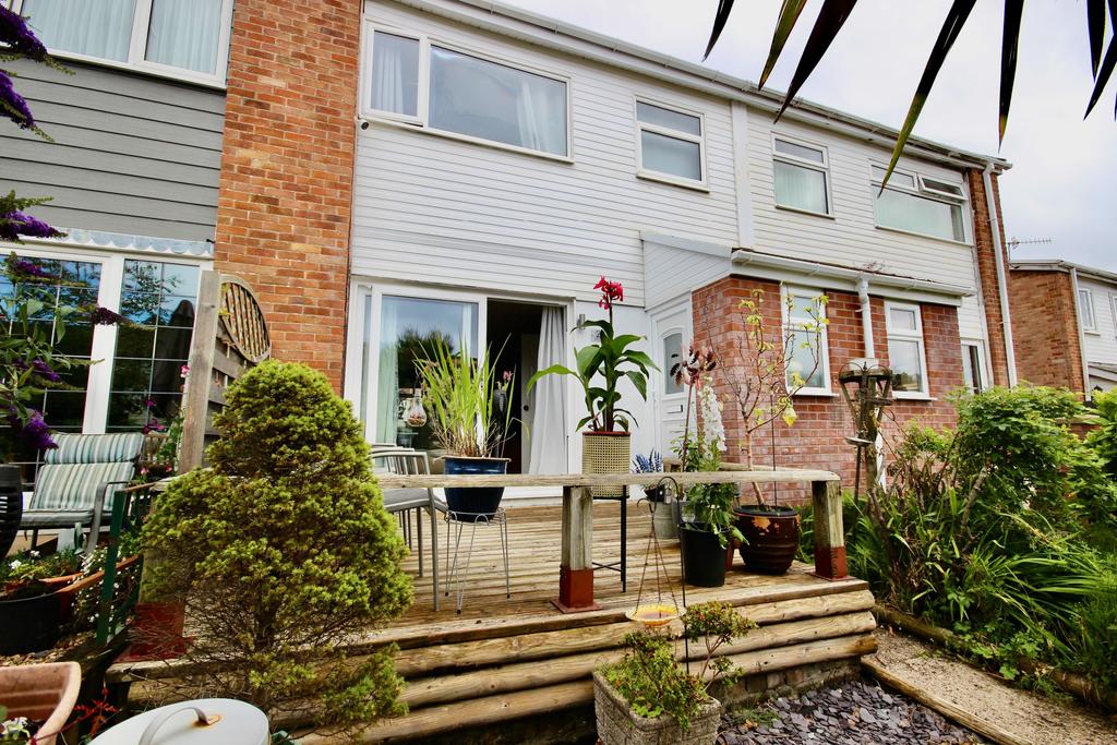 Sycamore Court, Woodfieldside, Blackwood 3 bed terraced house £185,000