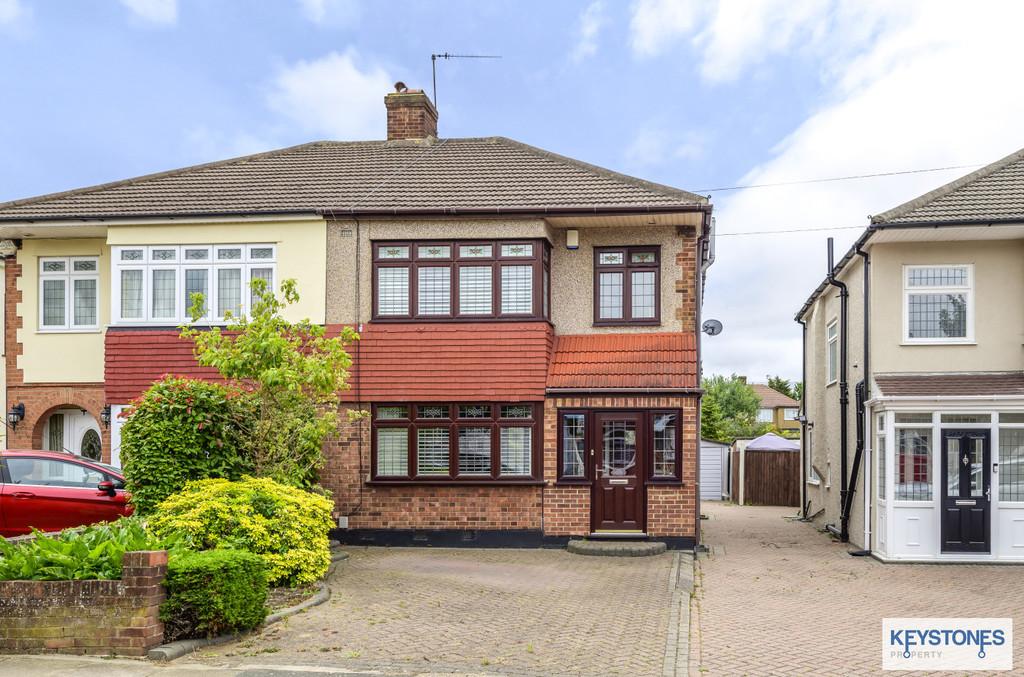 Beauly Way, Romford, RM1 3 bed semidetached house £600,000