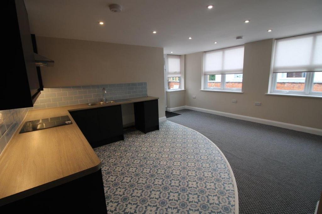 LAURIEKNOWE VILLA, ASFORDBY ROAD, MELTON MOWBRAY 2 bed apartment to