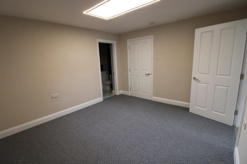 LAURIEKNOWE VILLA, ASFORDBY ROAD, MELTON MOWBRAY 2 bed apartment to