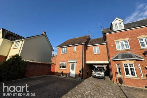 3 bedroom semi-detached house to rent, Merryweather Road, Swaffham