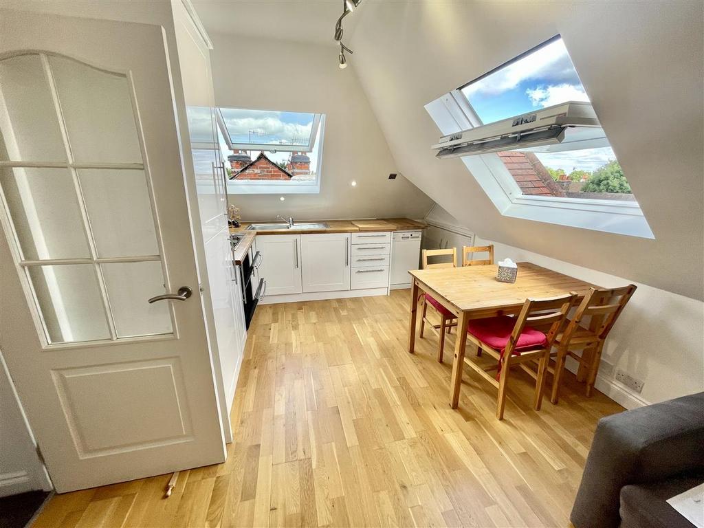 (Loft Flat) Butler Avenue, Harrow 1 bed apartment £1,500 pcm (£346 pw)