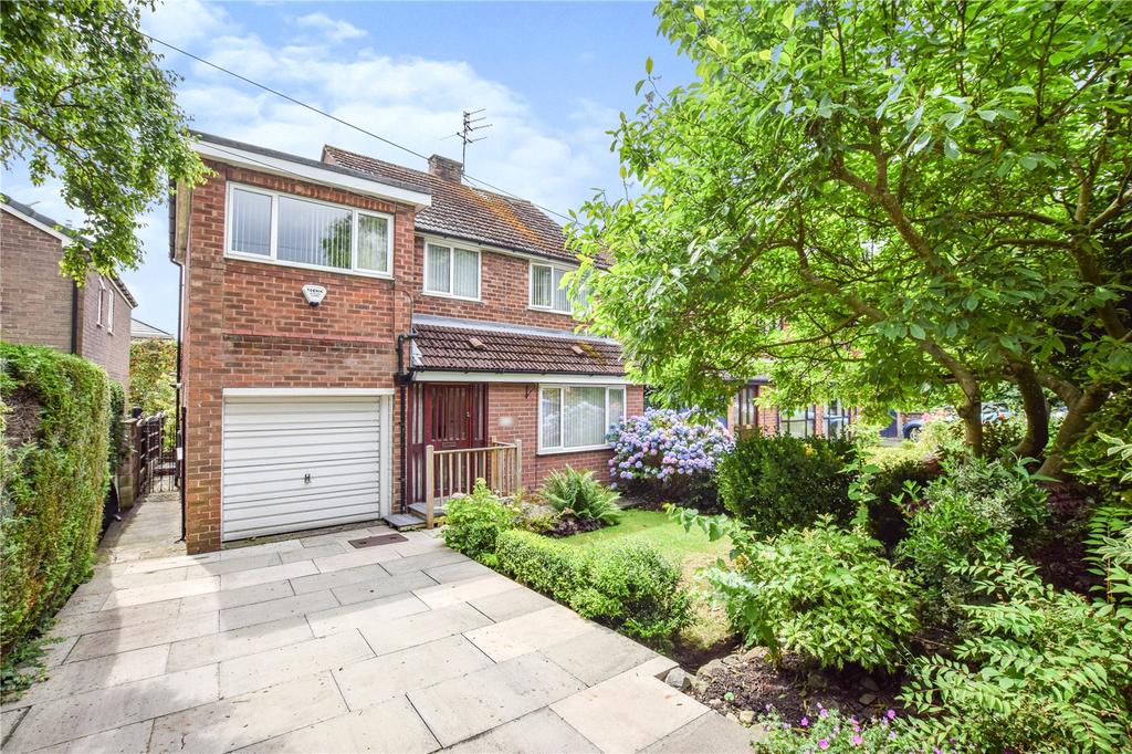 Half Edge Lane, Monton, Eccles, M30 4 bed detached house £395,000