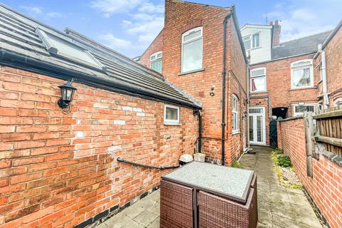 4 bedroom terraced house for sale - King Edward Road, Rowlatts Hill