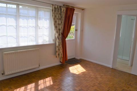 Studio to rent, High Street, Hungerford