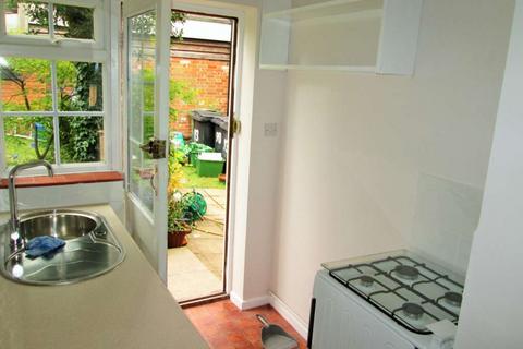Studio to rent, High Street, Hungerford