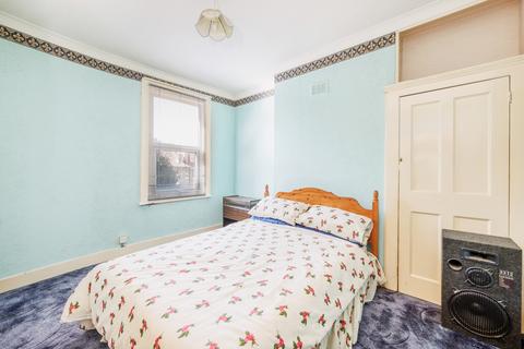 27 Drayton Grove, London, W13 0LA