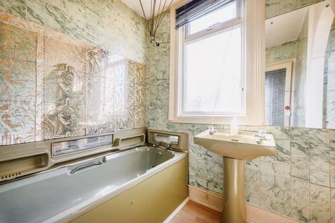 27 Drayton Grove, London, W13 0LA