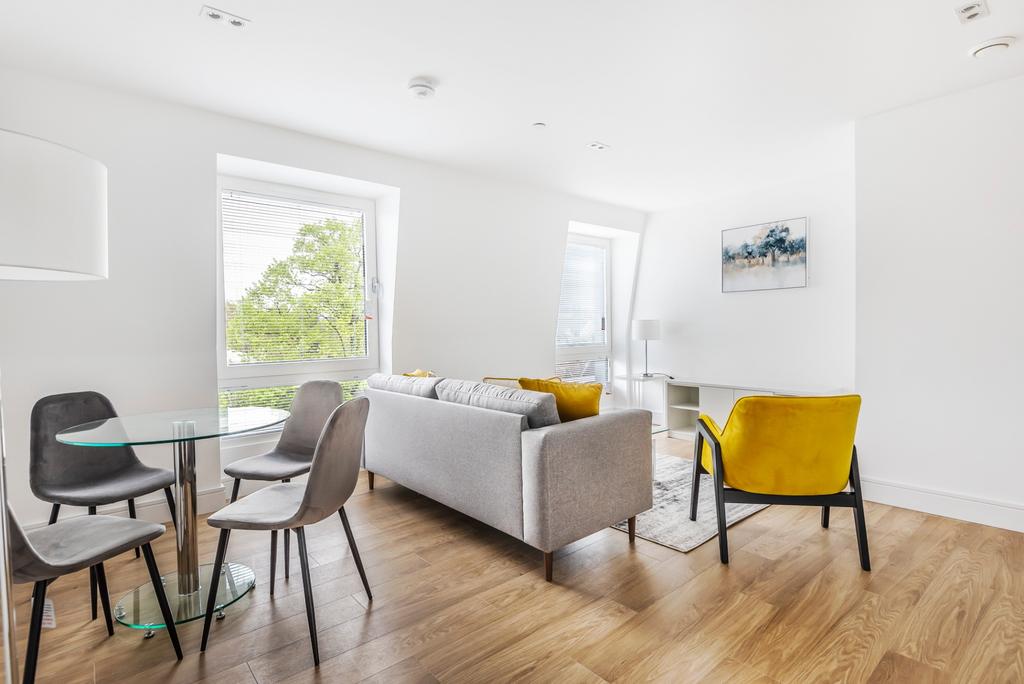 Langwood House, 6381 High Street, Rickmansworth, WD3 1 bed apartment £289,999