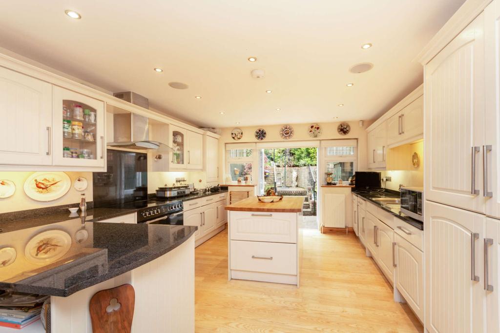 Homefield Road, Chorleywood, WD3 5QJ 3 bed house £825,000
