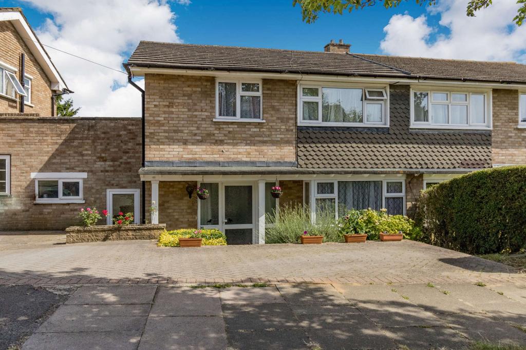 Chiltern Drive, Mill End, Rickmansworth, WD3 3 bed house for sale £